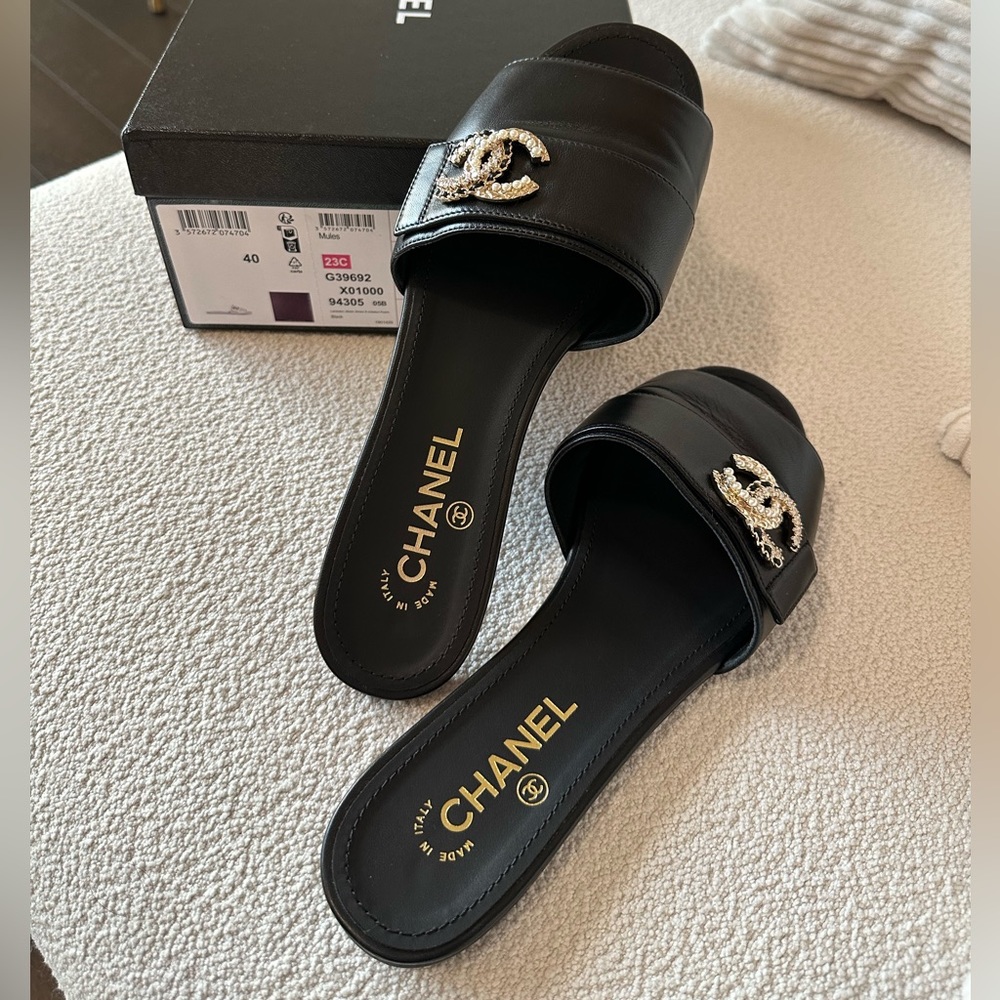 SOLD! Chanel 23C black leather mule flat sandal Gold and silver CC logo Size 40